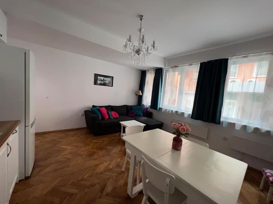 Lovely 1-bedroom With Patio *