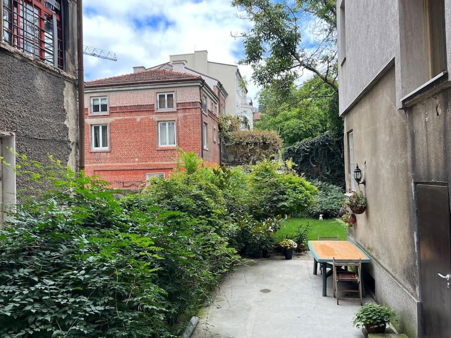 Lovely 1-bedroom With Patio *