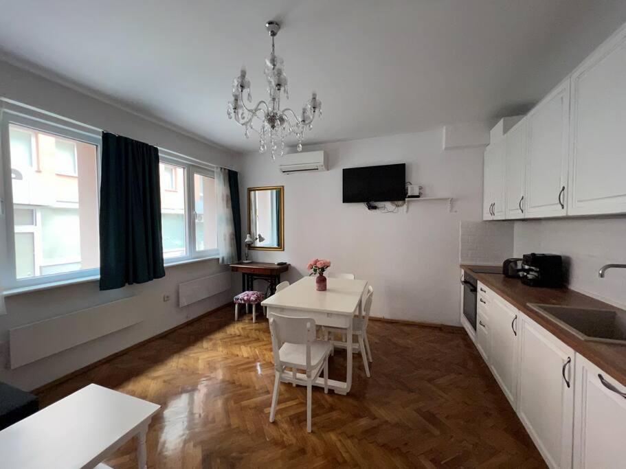Lovely 1-bedroom With Patio Sofia