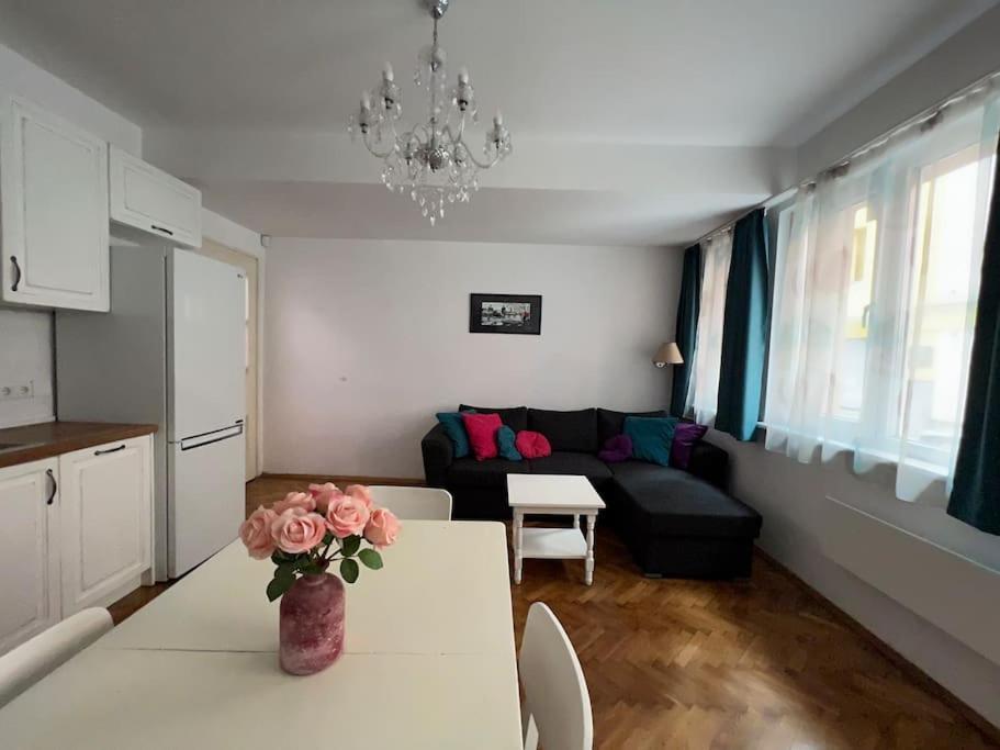 Lovely 1-bedroom With Patio Appartement *